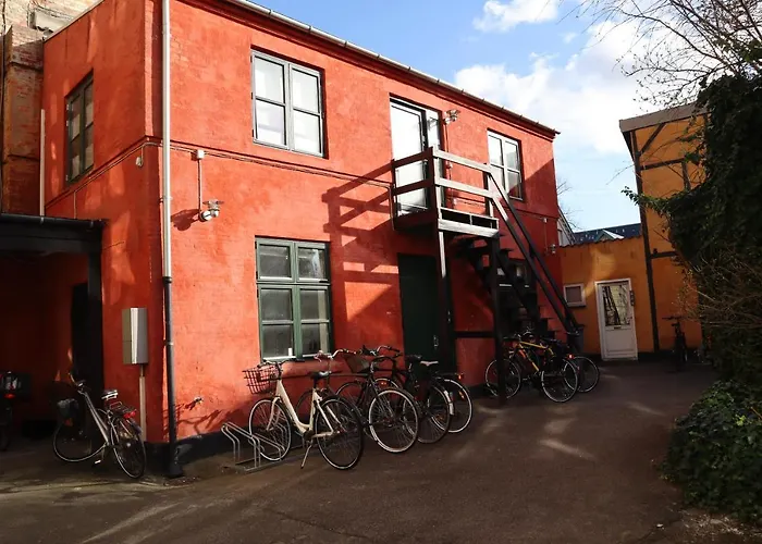 Charming Red Courtyard Копенгаген