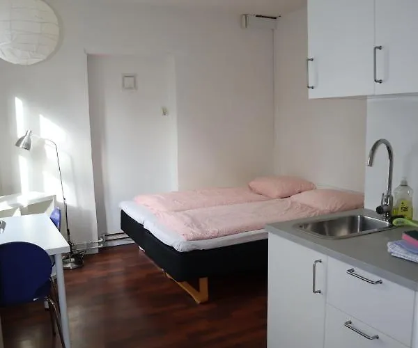 Charming Red Courtyard Apartman