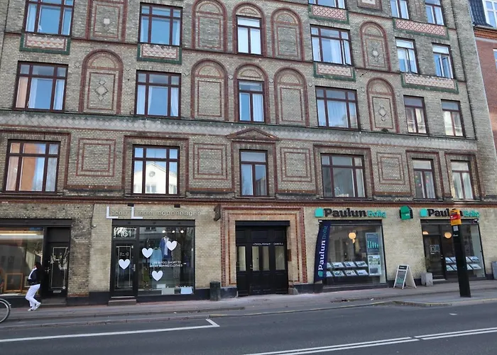 Charming Red Courtyard Apartman *